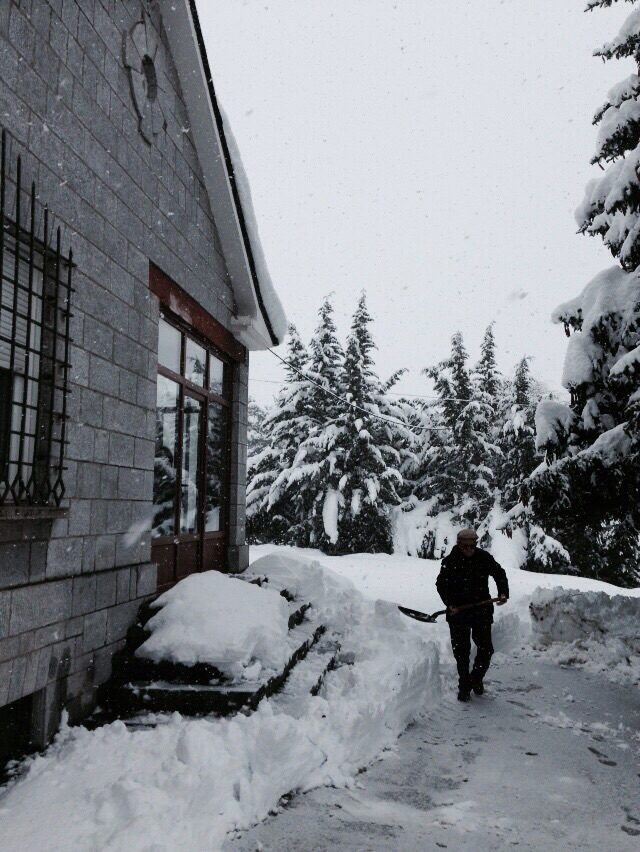 Incomunicados en la residencia de Guardo por la intensa nevada