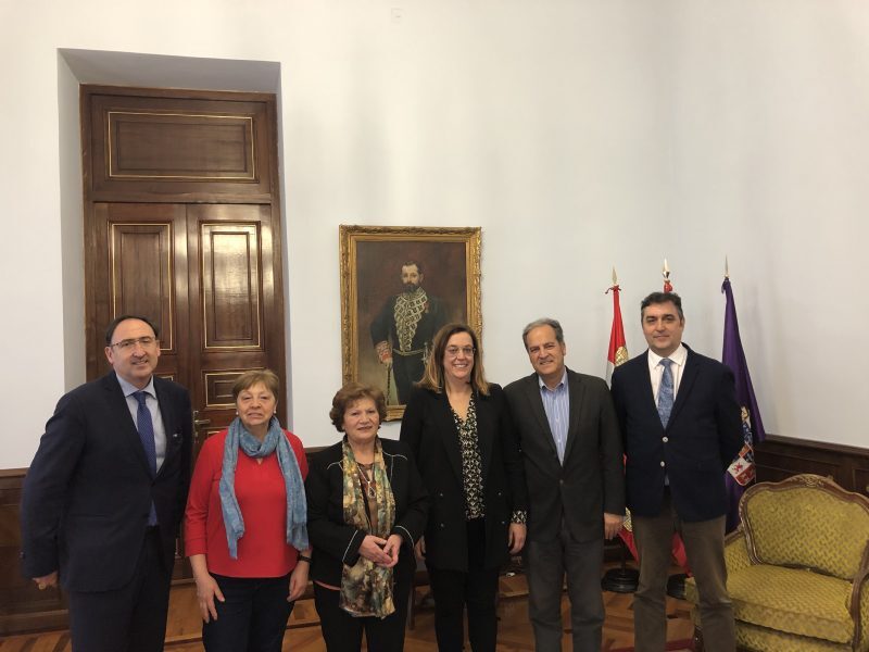 La Diputación de Palencia estudia colaborar con Fundación Personas en la ampliación del centro de Guardo